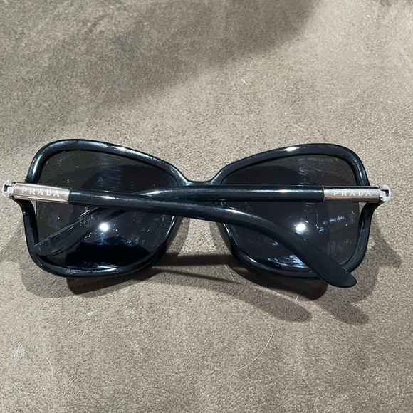 Prada sunglasses - Picture 3 of 5